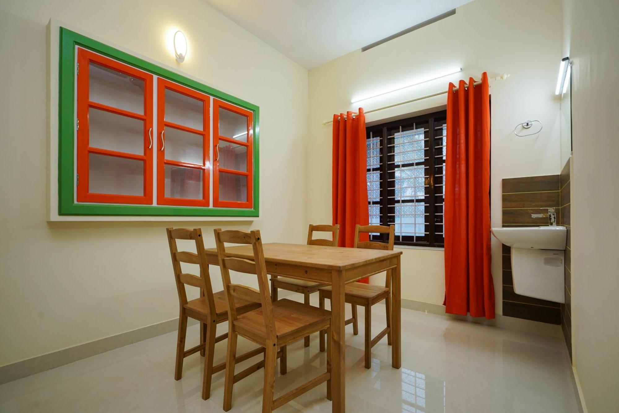 Hotel O Majestic Stays Kazhakuttam Exterior photo